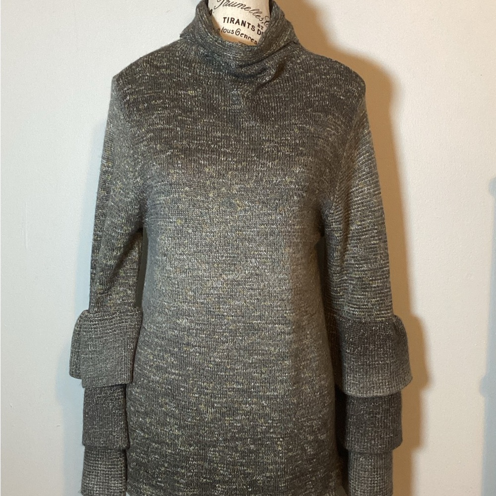 KNOX ROSE OMBRÉ BELL SLEEVE SWEATER SIZE MED.